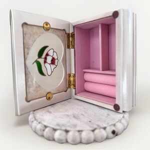 Vintage-Style White Wood Jewelry Box – Floral Heart Glass Door & Velvet Lining